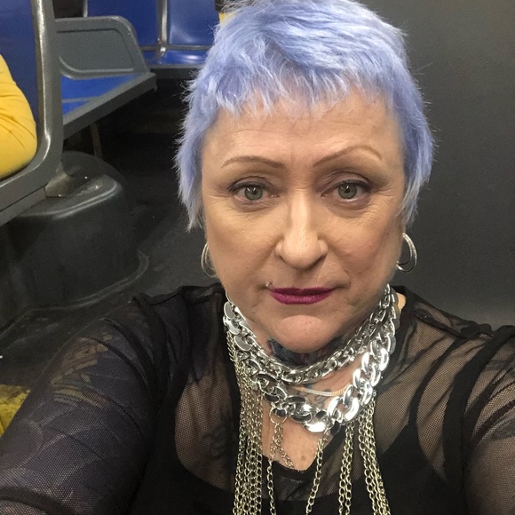 Meet your Posher, Kim - Picture 2 of 2